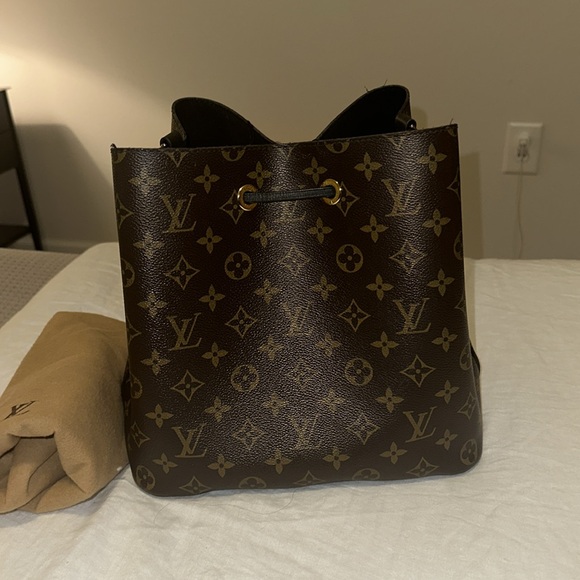 Louis Vuitton NéoNoé MM Black Monogram (100% authentic) - Picture 4 of 16